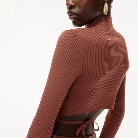 Aritzia Babaton sculpt tie back top - Picture 2 of 2